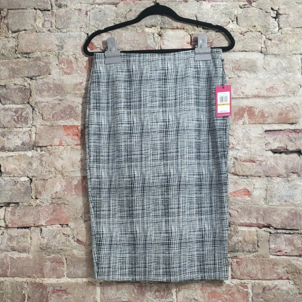 Vince Camuto ladies pencil skirt size small black and white size small